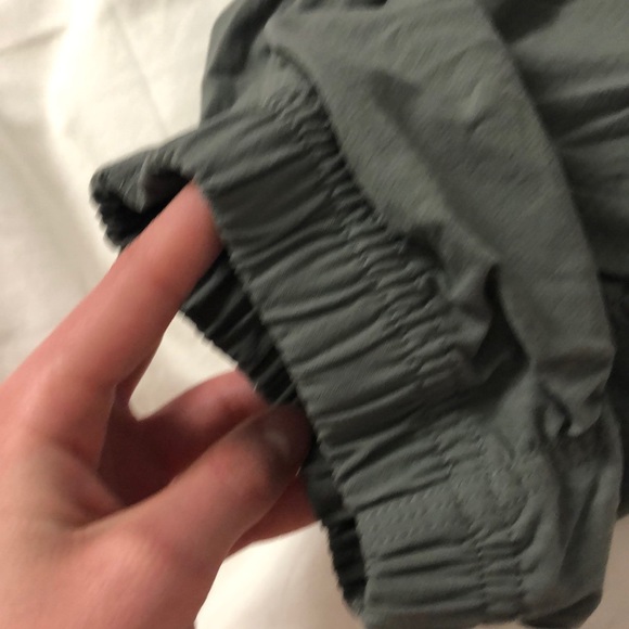 grey ivivva capris pants - Picture 3 of 3